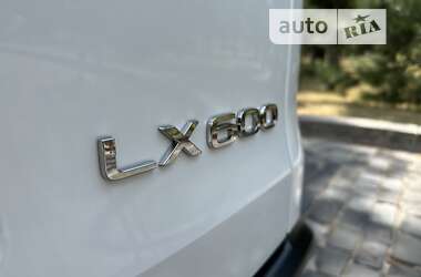 Внедорожник / Кроссовер Lexus LX 2022 в 