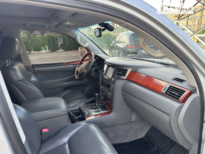 Позашляховик / Кросовер Lexus LX 2008 в Чернівцях
