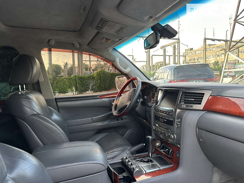 Позашляховик / Кросовер Lexus LX 2008 в Чернівцях