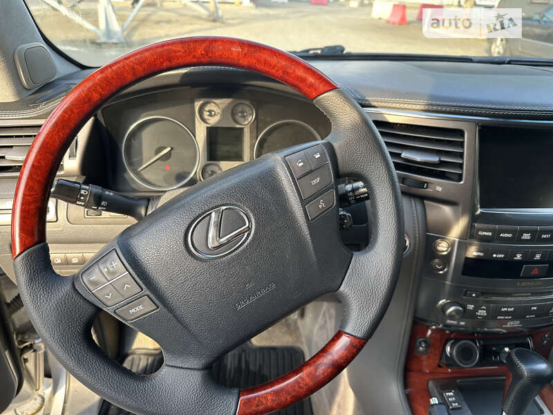 Позашляховик / Кросовер Lexus LX 2008 в Чернівцях