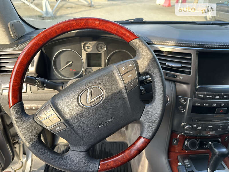 Позашляховик / Кросовер Lexus LX 2008 в Чернівцях
