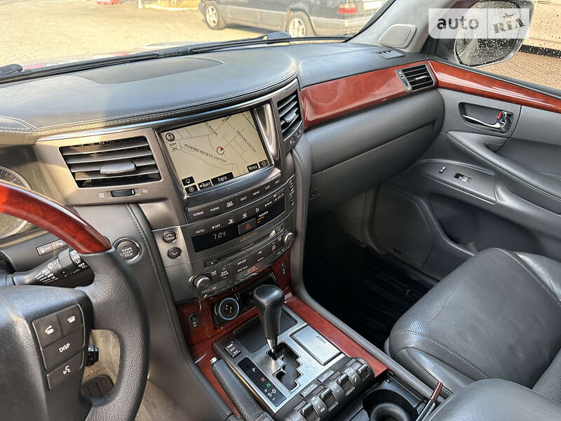 Позашляховик / Кросовер Lexus LX 2008 в Чернівцях
