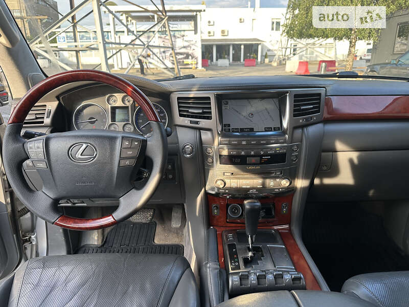 Позашляховик / Кросовер Lexus LX 2008 в Чернівцях