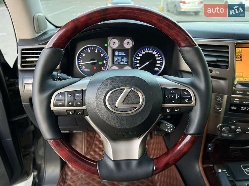 Внедорожник / Кроссовер Lexus LX 2011 в Тернополе