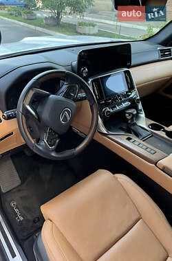 Внедорожник / Кроссовер Lexus LX 2022 в 