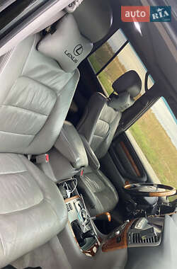 Внедорожник / Кроссовер Lexus LX 2004 в 