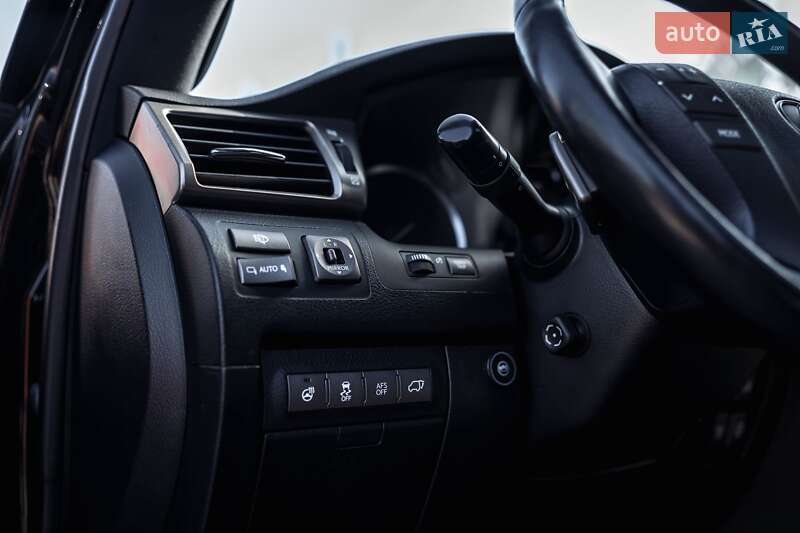 Позашляховик / Кросовер Lexus LX 2014 в Полтаві