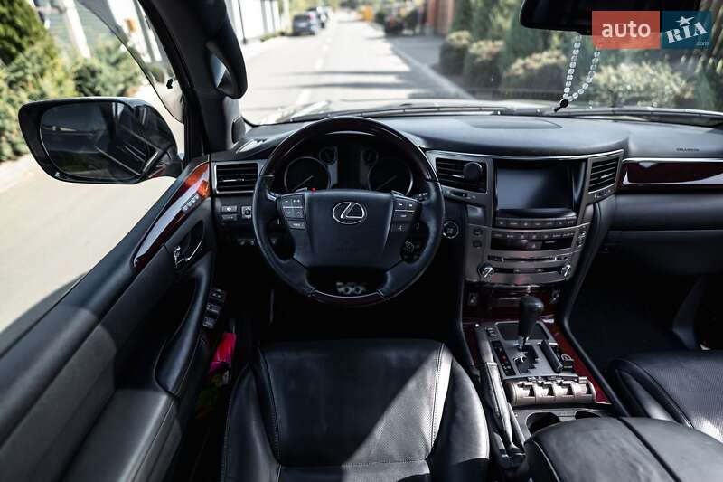 Позашляховик / Кросовер Lexus LX 2014 в Полтаві