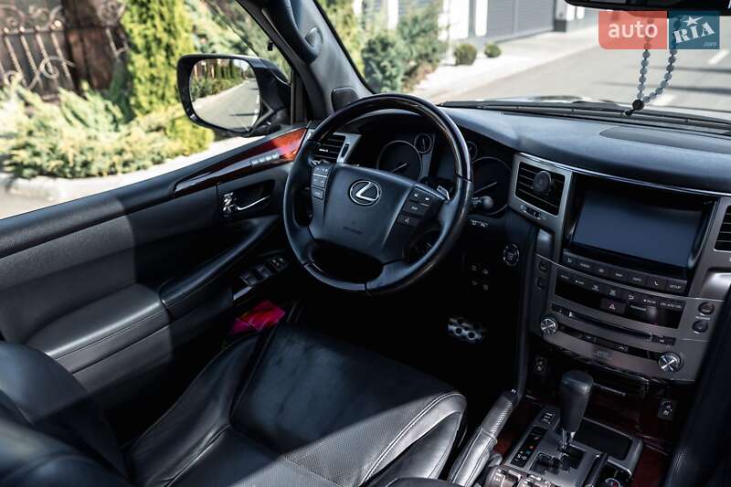Позашляховик / Кросовер Lexus LX 2014 в Полтаві