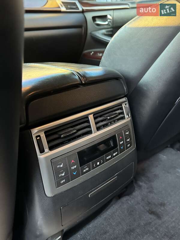 Позашляховик / Кросовер Lexus LX 2013 в Тернополі
