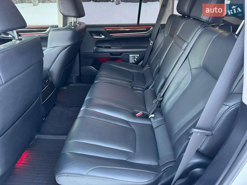 Позашляховик / Кросовер Lexus LX 2016 в Житомирі