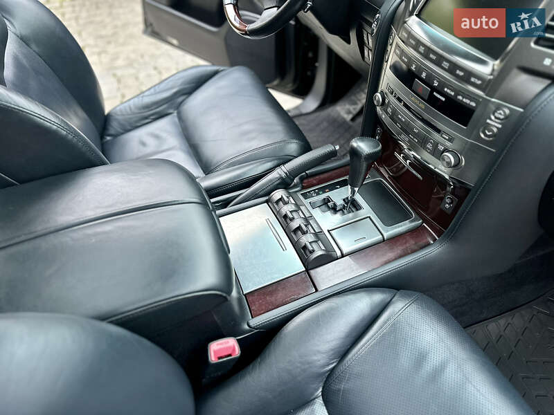 Внедорожник / Кроссовер Lexus LX 2011 в Одессе