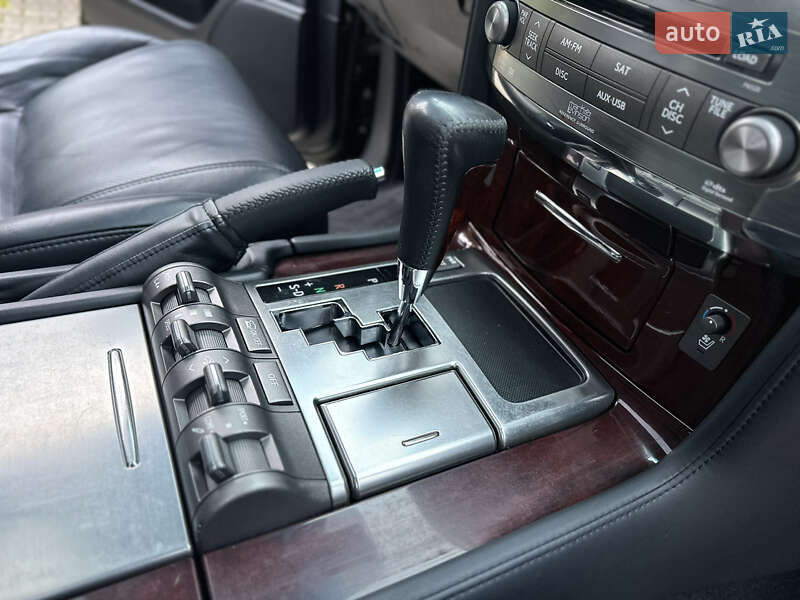 Внедорожник / Кроссовер Lexus LX 2011 в Одессе