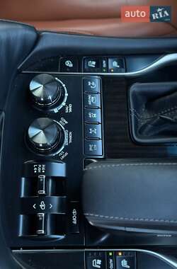 Внедорожник / Кроссовер Lexus LX 2017 в 