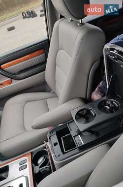 Внедорожник / Кроссовер Lexus LX 2005 в 