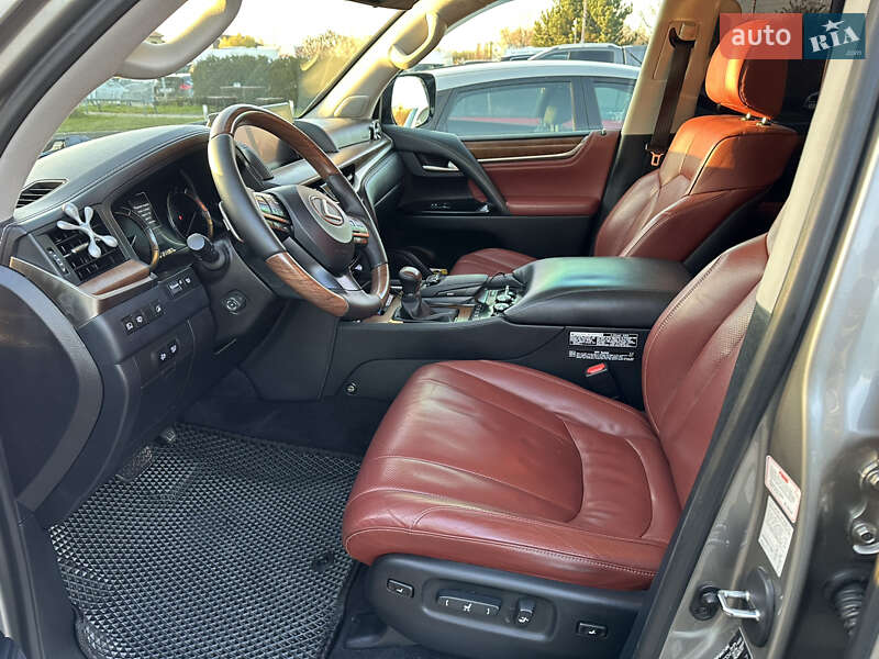 Внедорожник / Кроссовер Lexus LX 2016 в Рахове