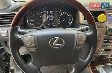 Позашляховик / Кросовер Lexus LX 2013 в 