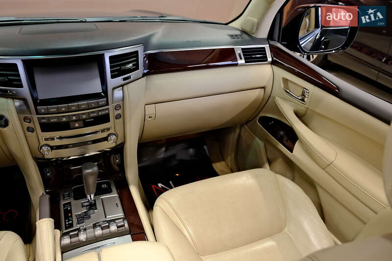 Внедорожник / Кроссовер Lexus LX 2013 в Одессе