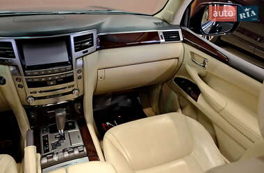 Внедорожник / Кроссовер Lexus LX 2013 в 