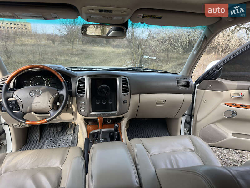 Lexus LX 2004