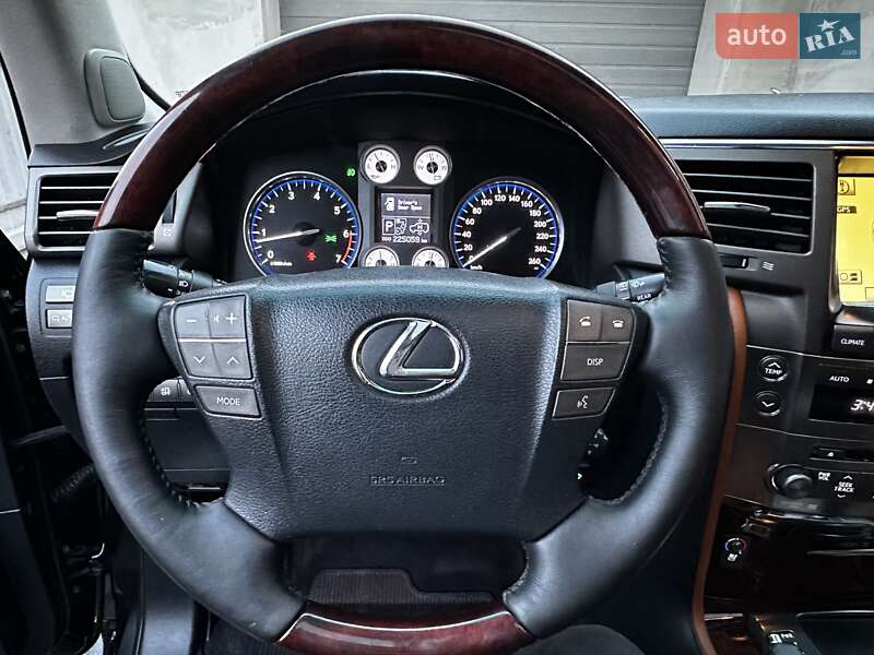 Внедорожник / Кроссовер Lexus LX 2011 в Тернополе
