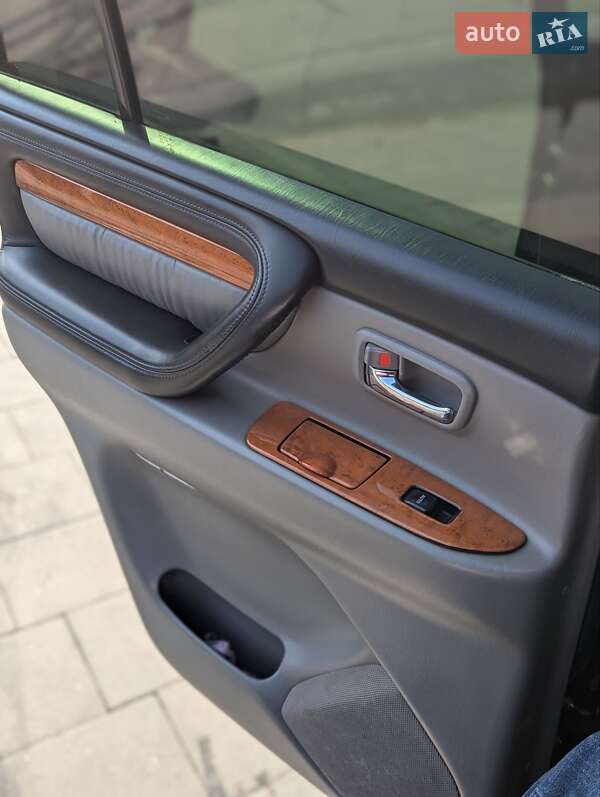 Внедорожник / Кроссовер Lexus LX 2006 в Самборе