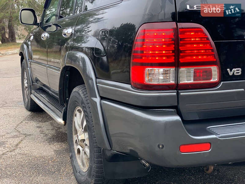 Внедорожник / Кроссовер Lexus LX 2003 в Николаеве