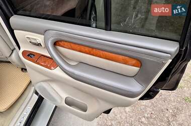 Внедорожник / Кроссовер Lexus LX 2003 в 