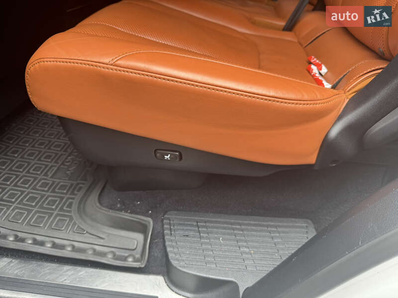 Внедорожник / Кроссовер Lexus LX 2016 в Житомире