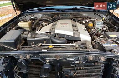 Внедорожник / Кроссовер Lexus LX 2004 в 