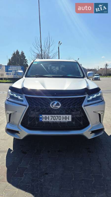 Lexus LX 2010