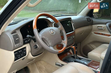 Внедорожник / Кроссовер Lexus LX 2004 в 