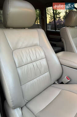 Внедорожник / Кроссовер Lexus LX 2004 в 