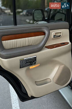 Внедорожник / Кроссовер Lexus LX 2004 в 