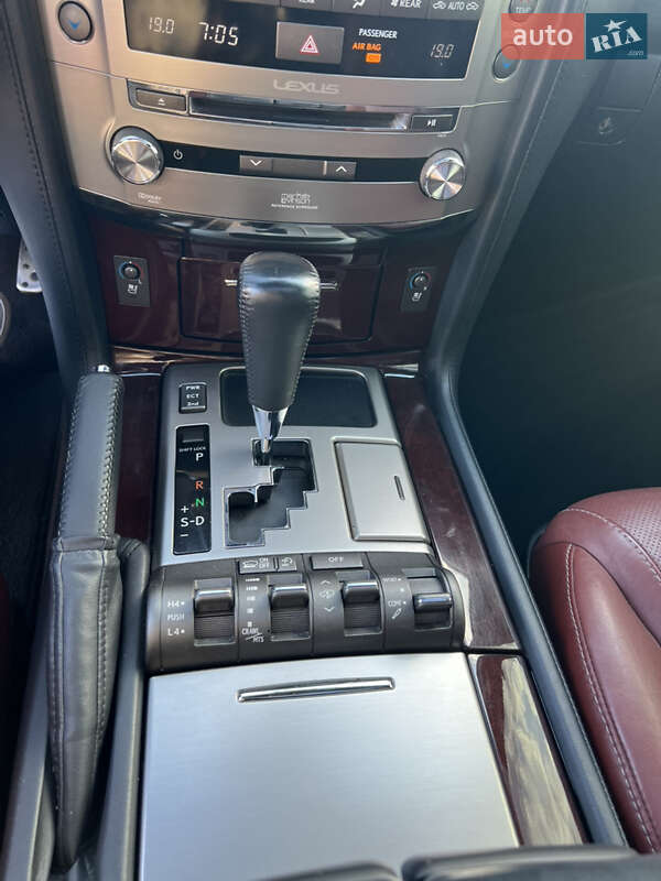 Позашляховик / Кросовер Lexus LX 2014 в Луцьку