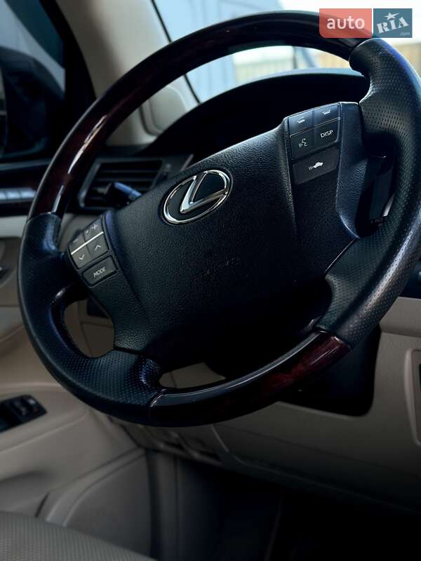 Позашляховик / Кросовер Lexus LX 2008 в Чернівцях