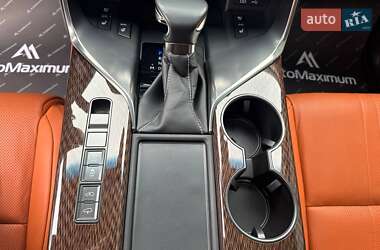 Позашляховик / Кросовер Lexus LX 2022 в 