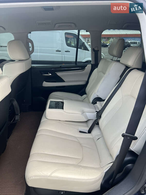 Внедорожник / Кроссовер Lexus LX 2016 в Киеве