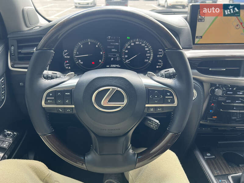 Внедорожник / Кроссовер Lexus LX 2016 в Киеве