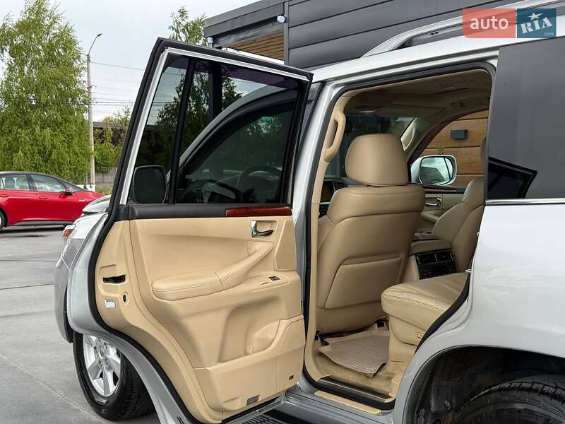 Позашляховик / Кросовер Lexus LX 2010 в Рівному