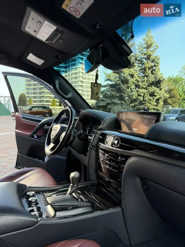 Внедорожник / Кроссовер Lexus LX 2017 в 