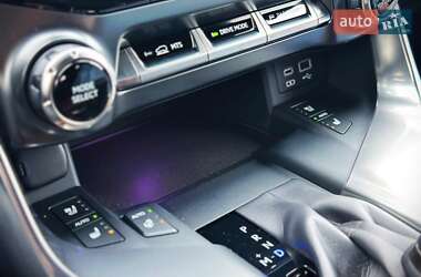 Внедорожник / Кроссовер Lexus LX 2022 в 