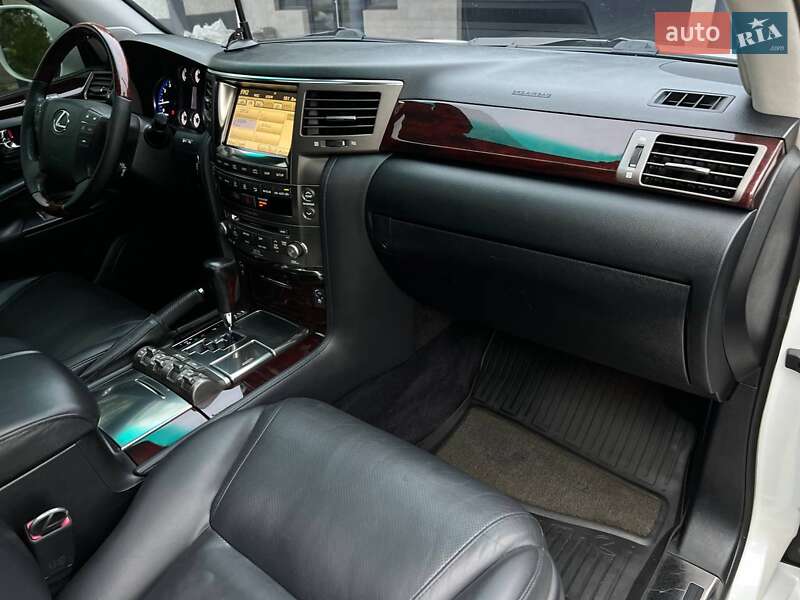Внедорожник / Кроссовер Lexus LX 2011 в Одессе