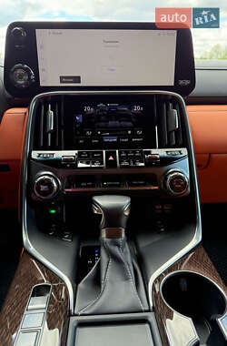 Внедорожник / Кроссовер Lexus LX 2023 в 