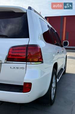 Внедорожник / Кроссовер Lexus LX 2010 в 