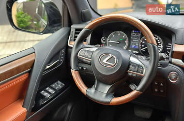 Внедорожник / Кроссовер Lexus LX 2017 в 