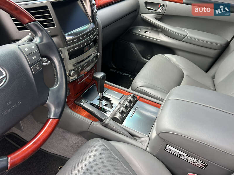 Позашляховик / Кросовер Lexus LX 2008 в Києві