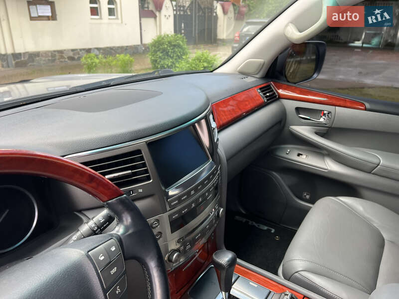 Позашляховик / Кросовер Lexus LX 2008 в Києві