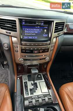 Позашляховик / Кросовер Lexus LX 2014 в 