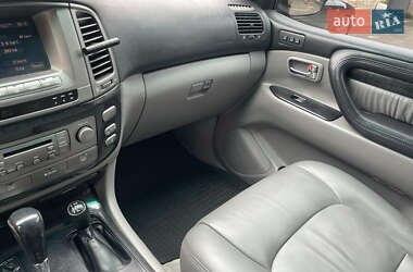 Внедорожник / Кроссовер Lexus LX 2004 в 